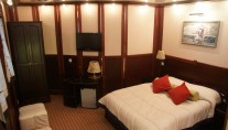 Sailing yacht RUNNING ON WAVES -  Cabin 3